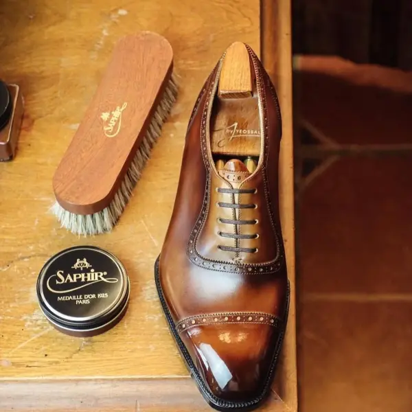 SAPHIR Medaille d’Or Pate De Luxe - Natural Wax Shoe Polish for Leather Shining